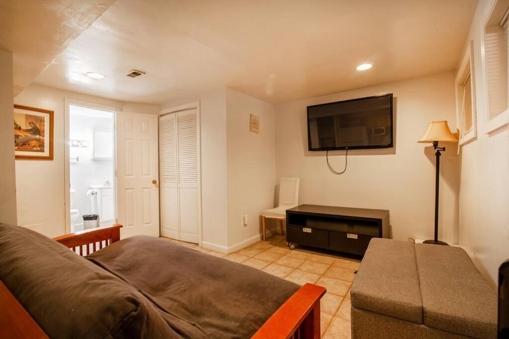 Relaxing, Spacious, Private, Walkable In Petworth! Вашингтон Экстерьер фото