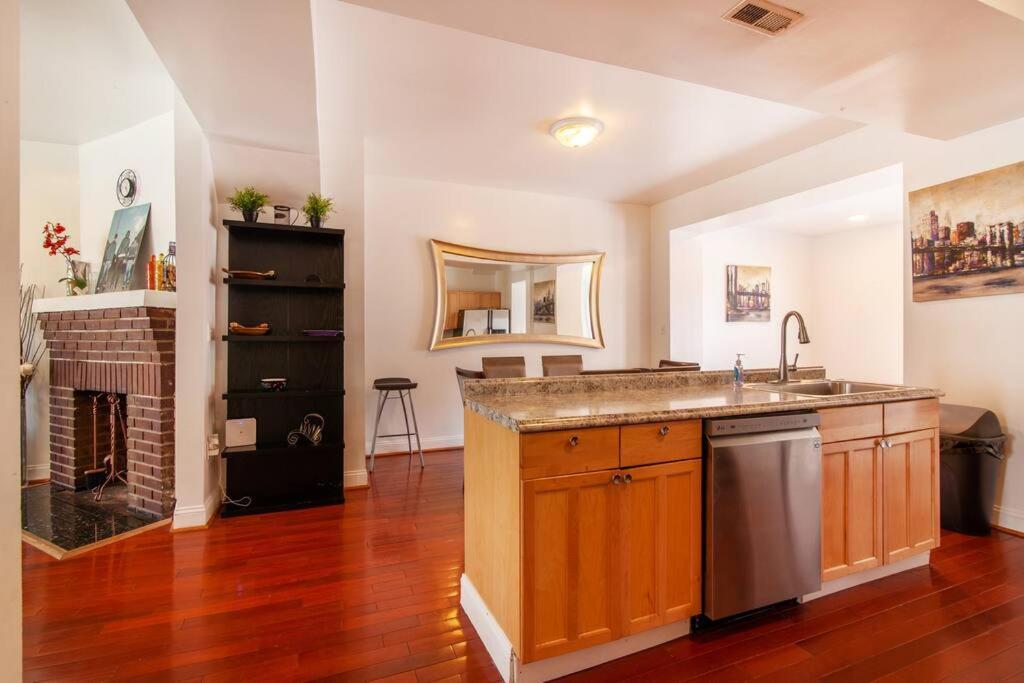 Relaxing, Spacious, Private, Walkable In Petworth! Вашингтон Экстерьер фото